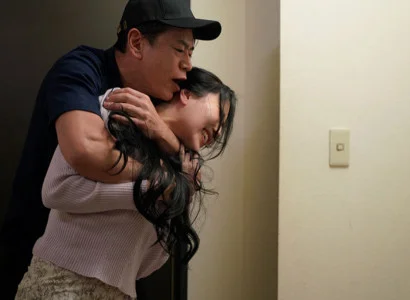 Nữ ca sĩ bị fan xấu xa bức ép quan hệ vì vóc dáng quá nuột nà
